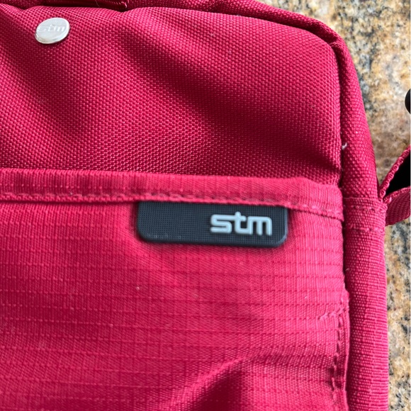 STM Red Tablet or Small Laptop Messenger Bag Tote Purse Plush Gray Lining 12 x 9 - Picture 4 of 12